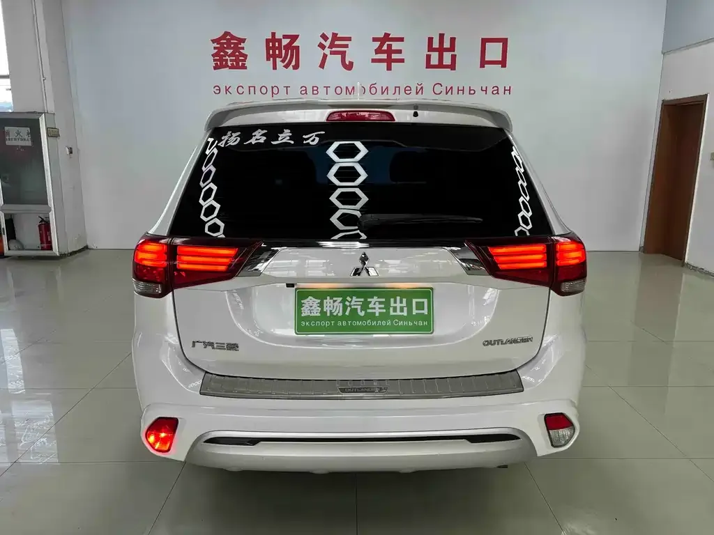 Mitsubishi Outlander 2023 из CN, фото 2