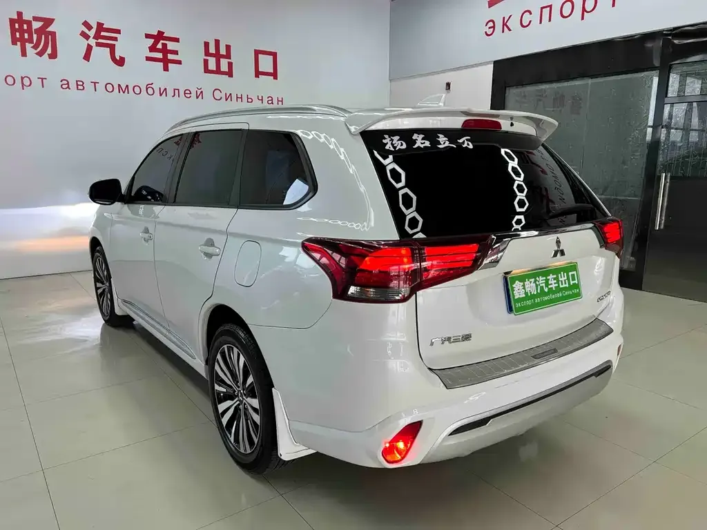Mitsubishi Outlander 2023 из CN, фото 8