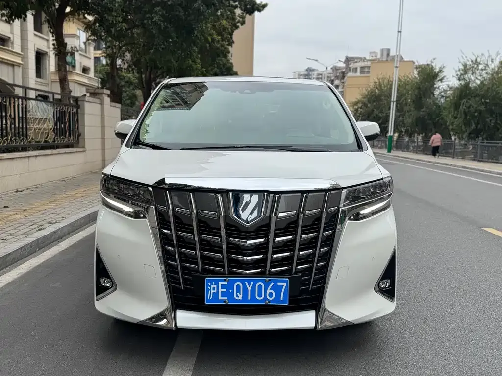 Toyota Alphard — фото 7