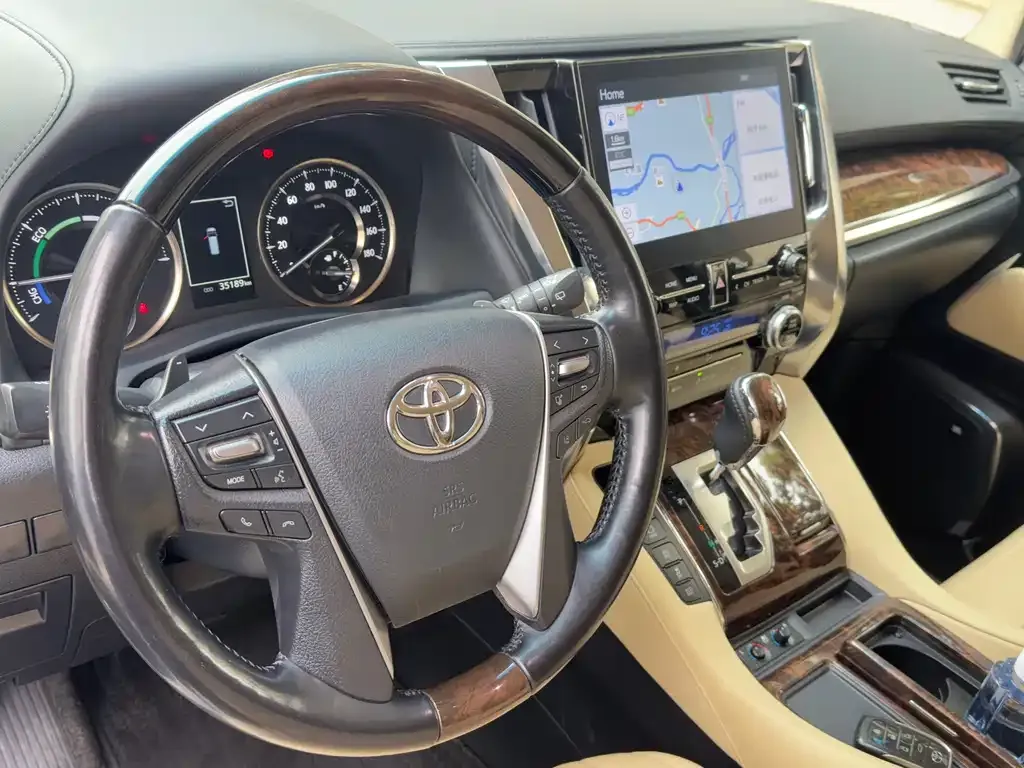 Toyota Alphard — фото 6