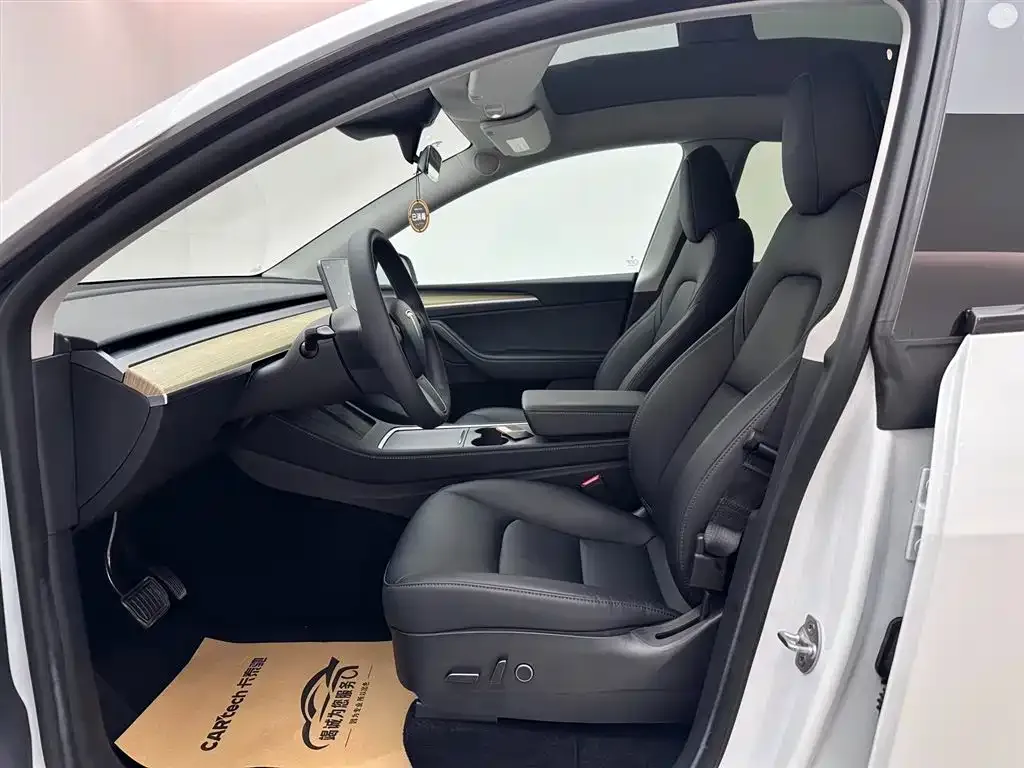 Tesla Model Y — фото 6