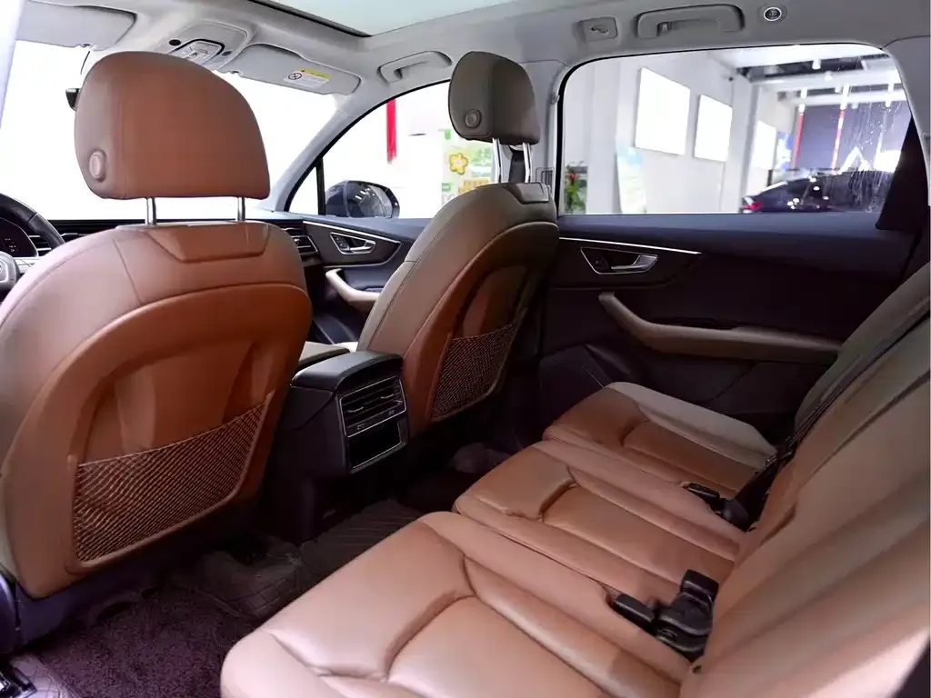 Audi Q7 2021 из CN, фото 10