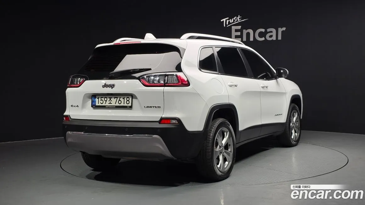 Jeep Cherokee — фото 4