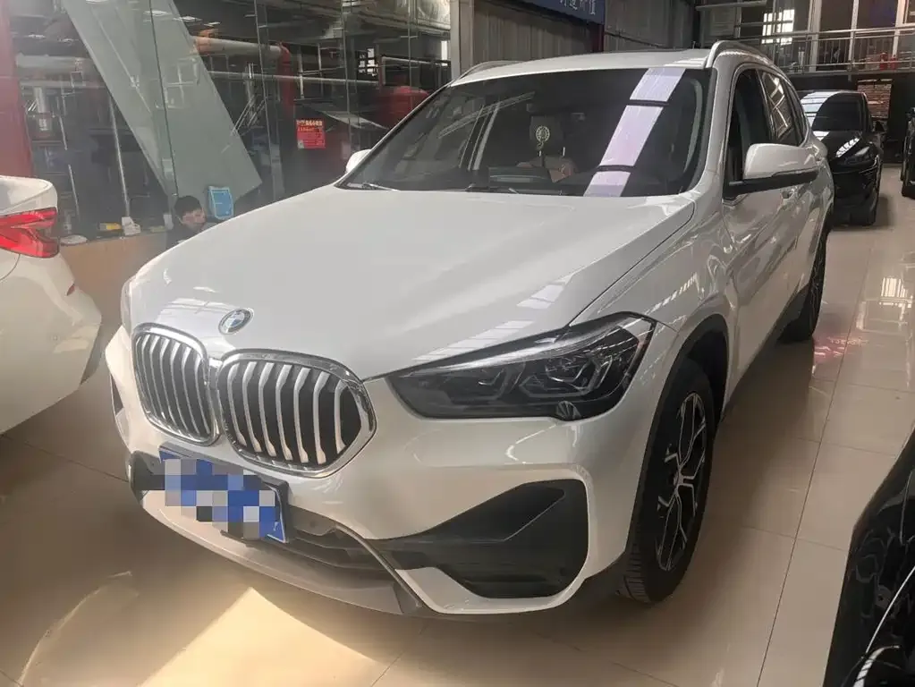 BMW X1 sDrive25Li Leading