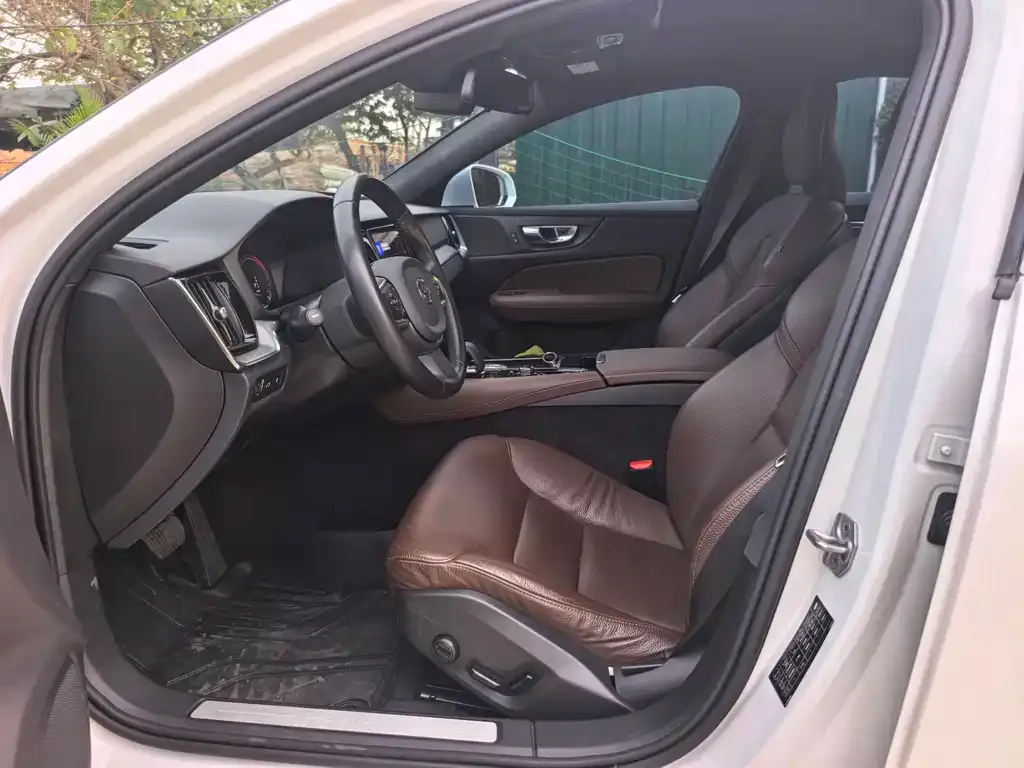 Volvo S60 PHEV 2022 из CN, фото 4