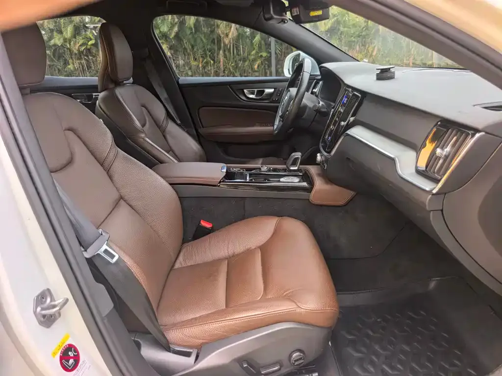 Volvo S60 PHEV 2022 из CN, фото 5