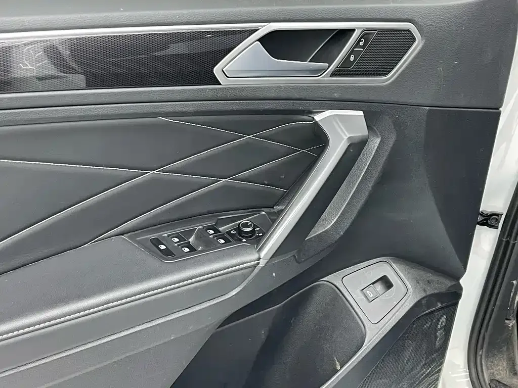 Volkswagen Tiguan L 2024 из CN, фото 6