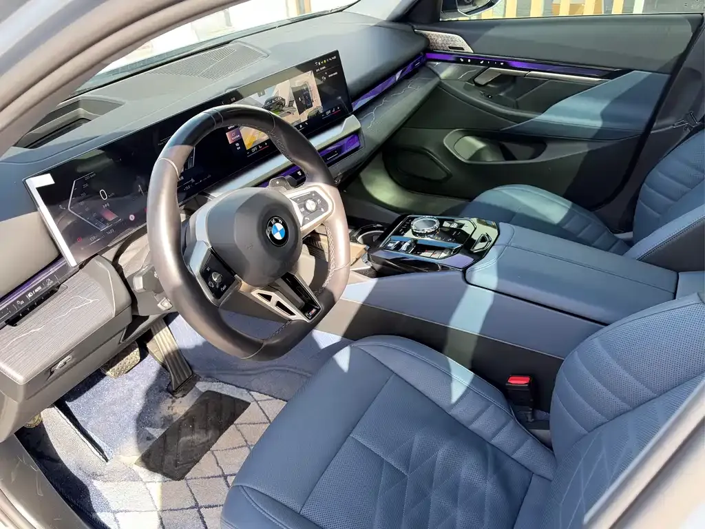 BMW 5 Series — фото 10