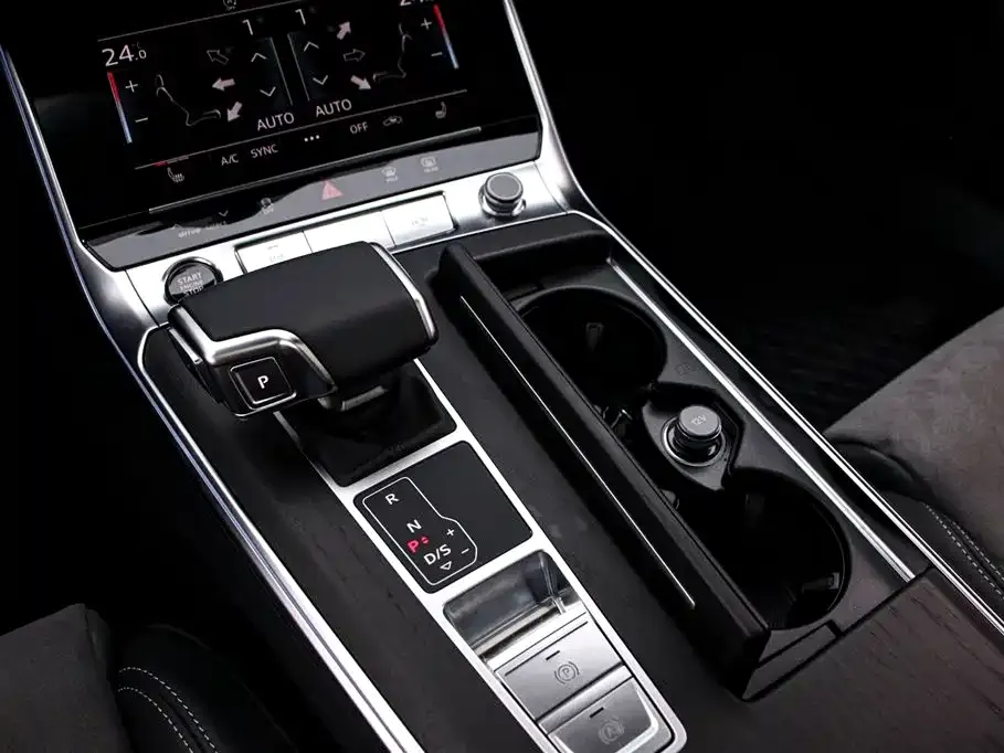 Audi A6L — фото 7
