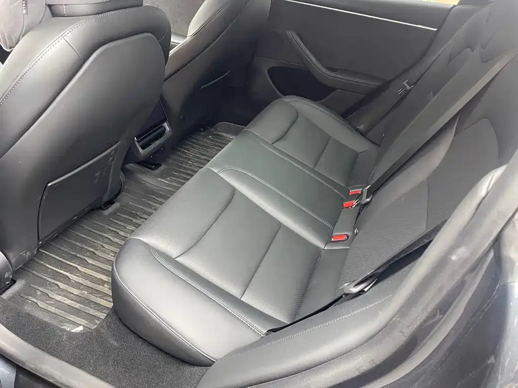 Tesla Model 3 — фото 3