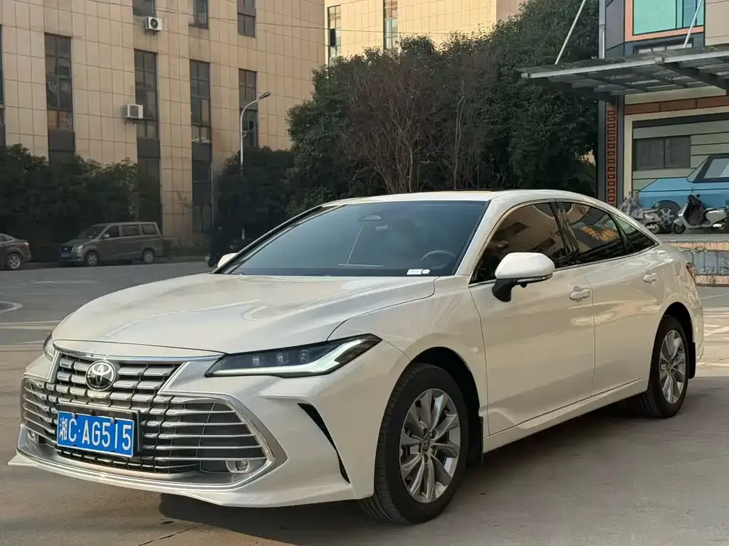 Toyota Avalon — фото 1