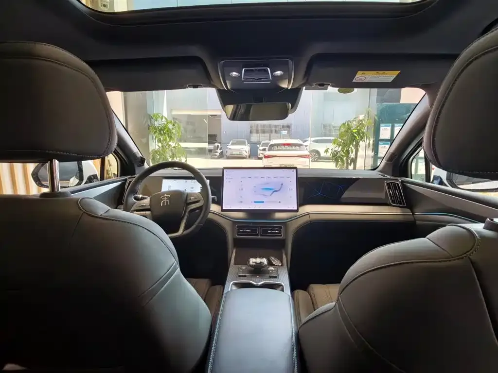 BYD L DM-i — фото 9