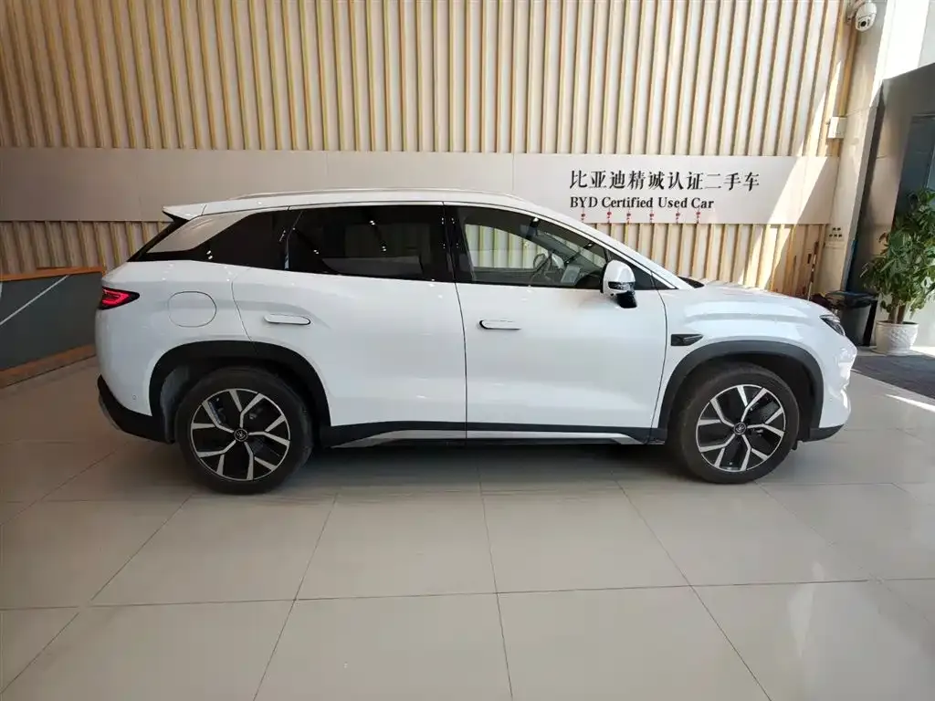 BYD L DM-i — фото 4