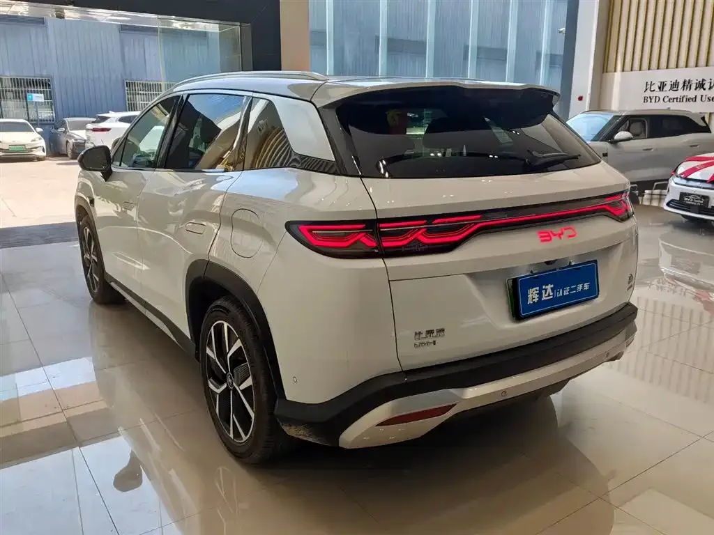 BYD L DM-i — фото 8