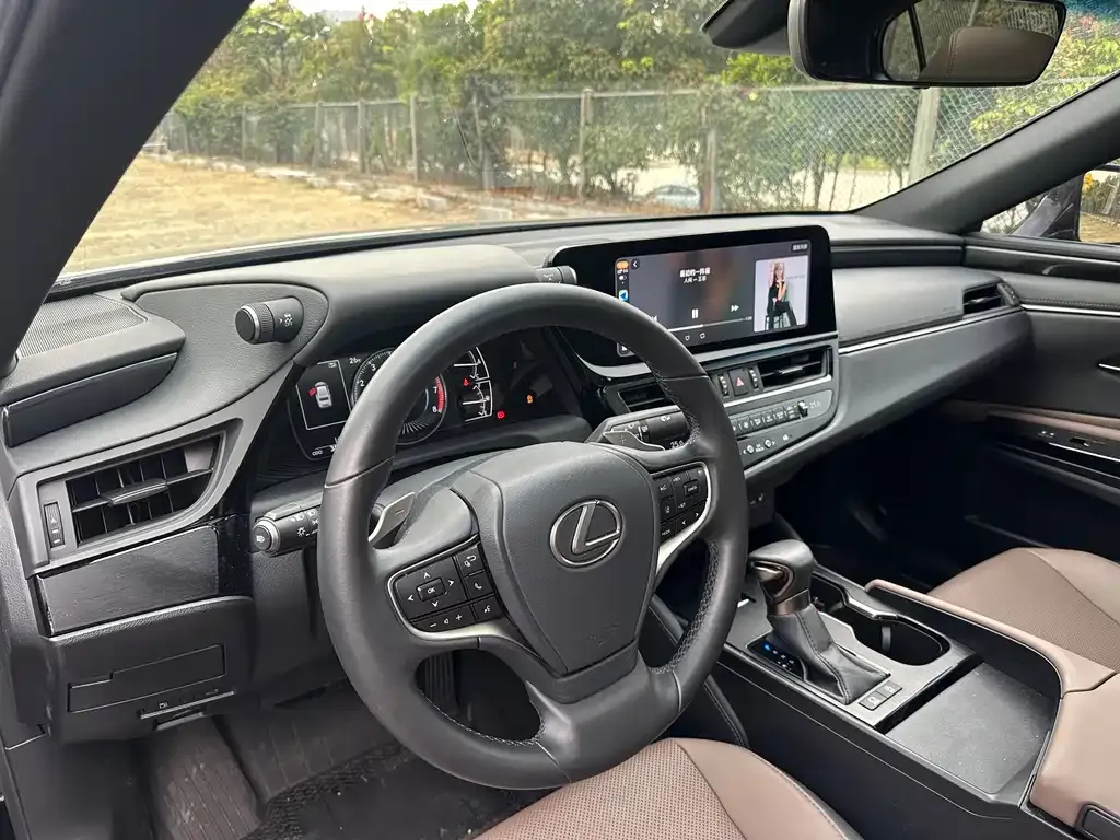 Lexus ES 2023 из CN, фото 2