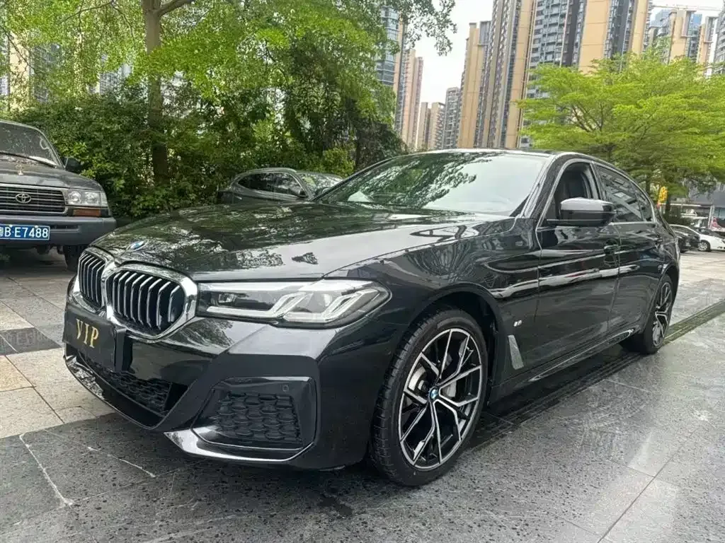 BMW 5 Series — фото 1