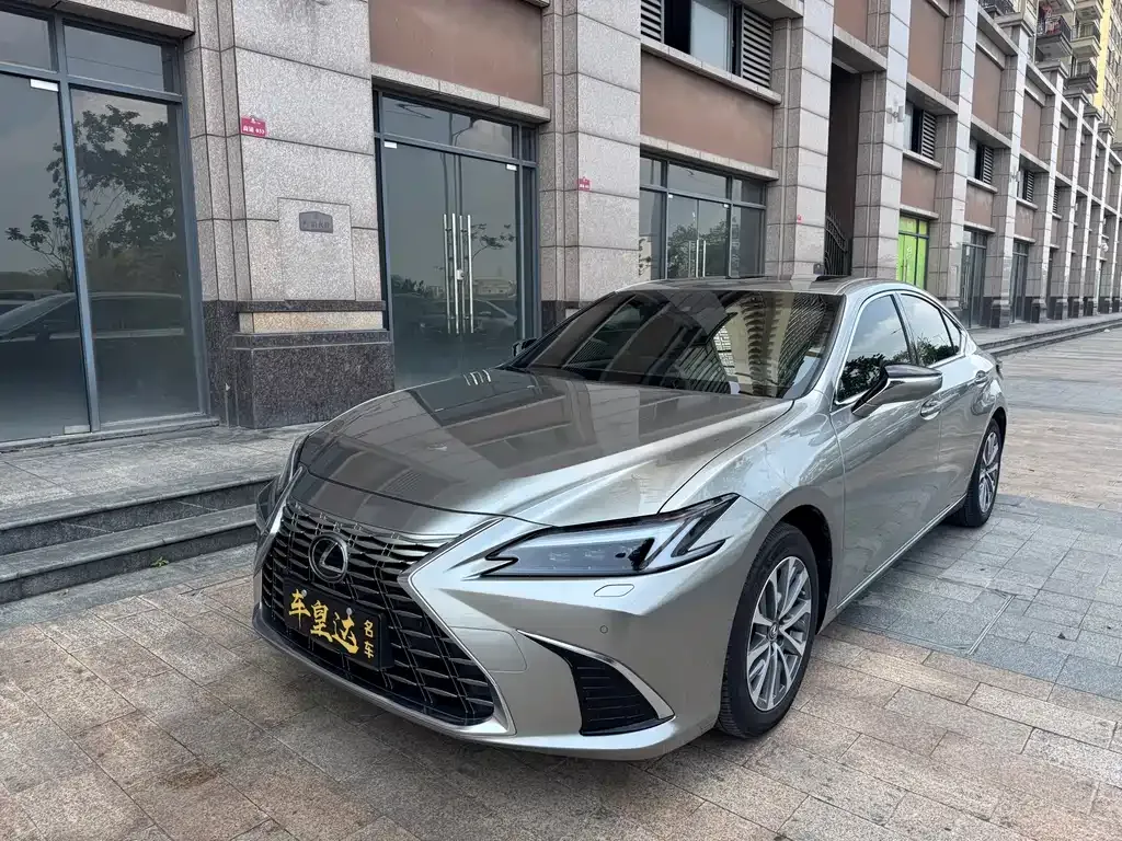 Lexus ES — фото 1