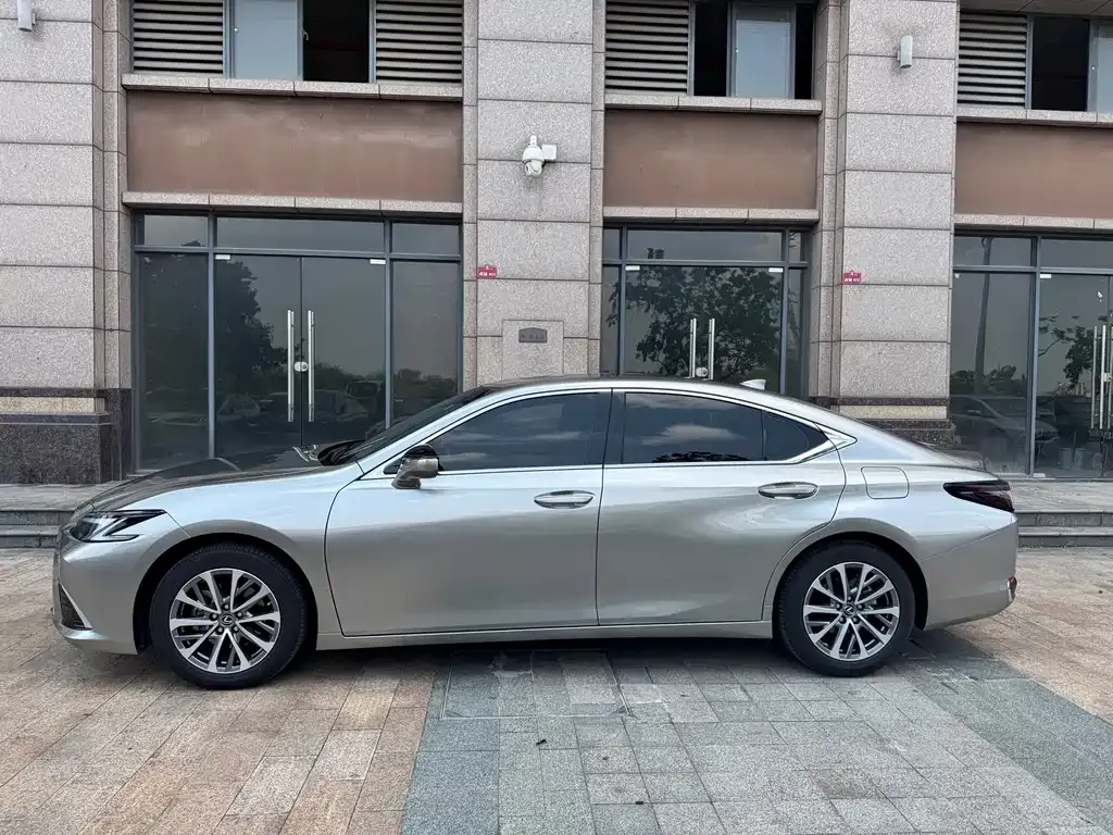 Lexus ES — фото 10