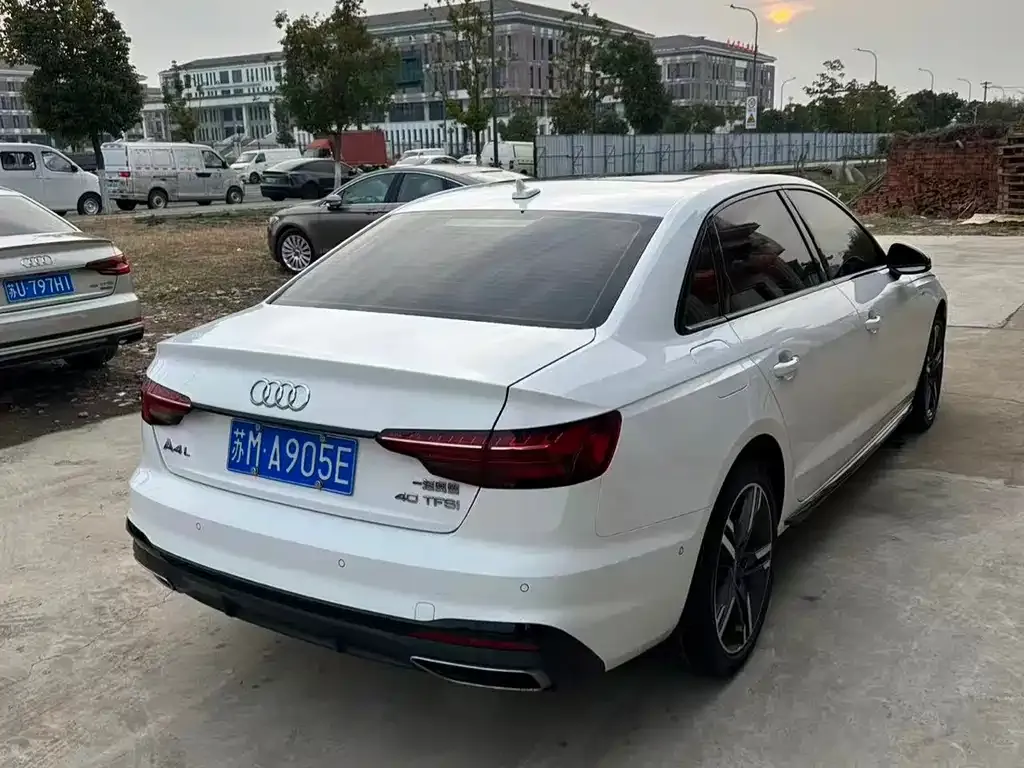 Audi A4L 2022 из CN, фото 6