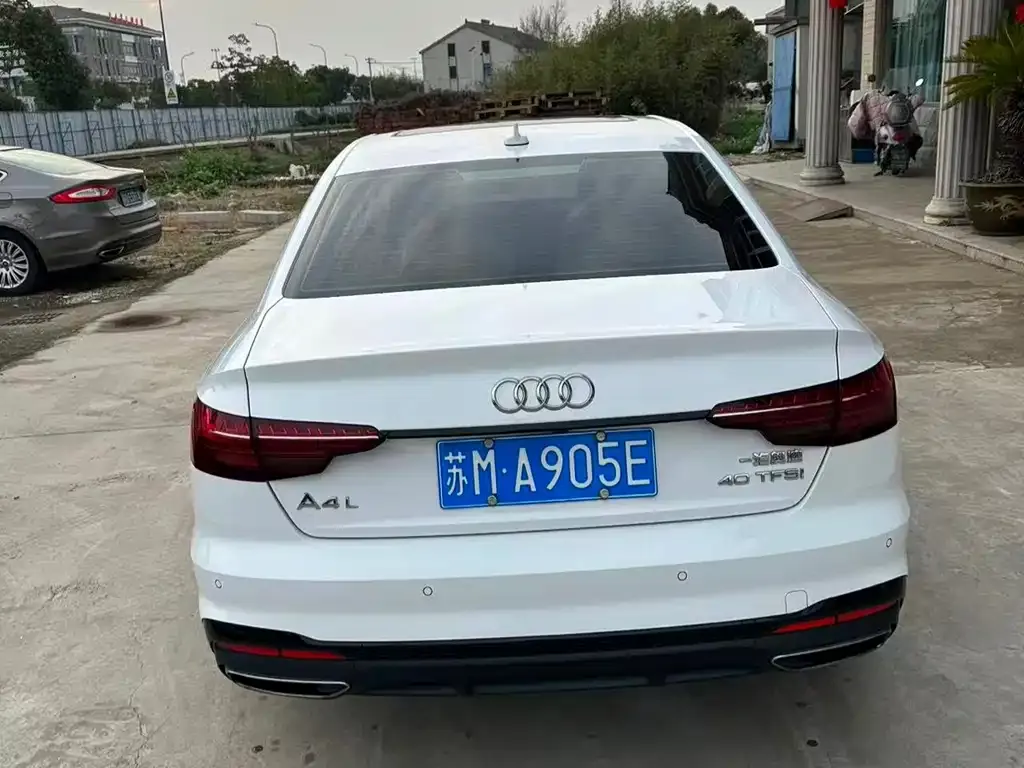 Audi A4L 2022 из CN, фото 4
