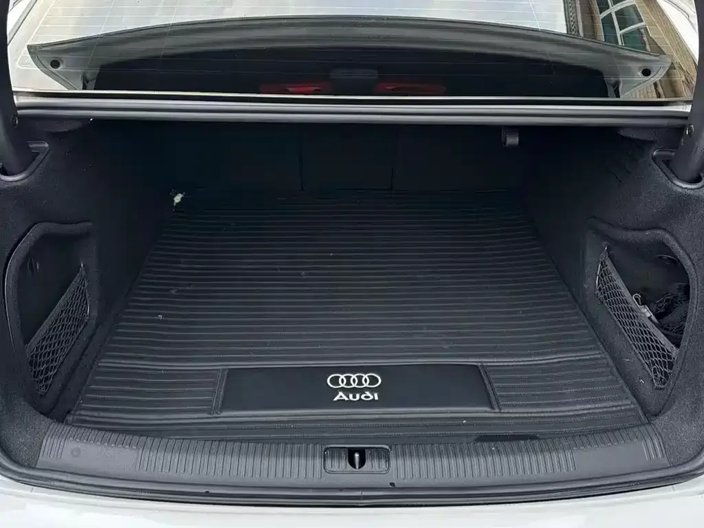 Audi A4L 2022 из CN, фото 10