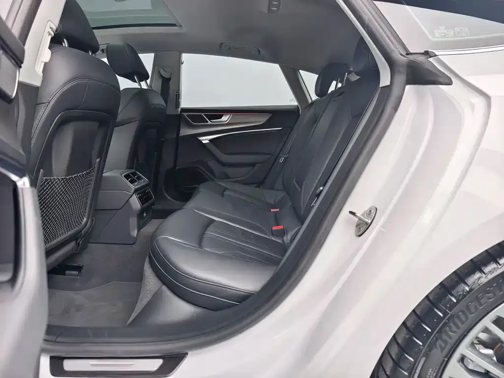 Audi A7 2023 из CN, фото 8