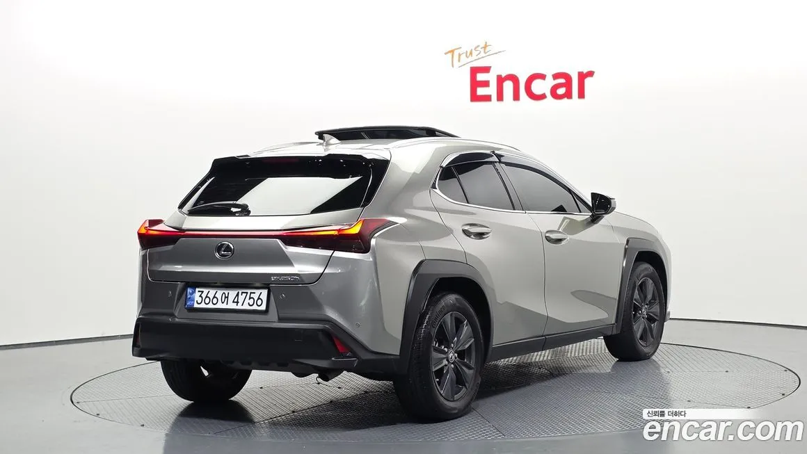 Lexus UX — фото 9