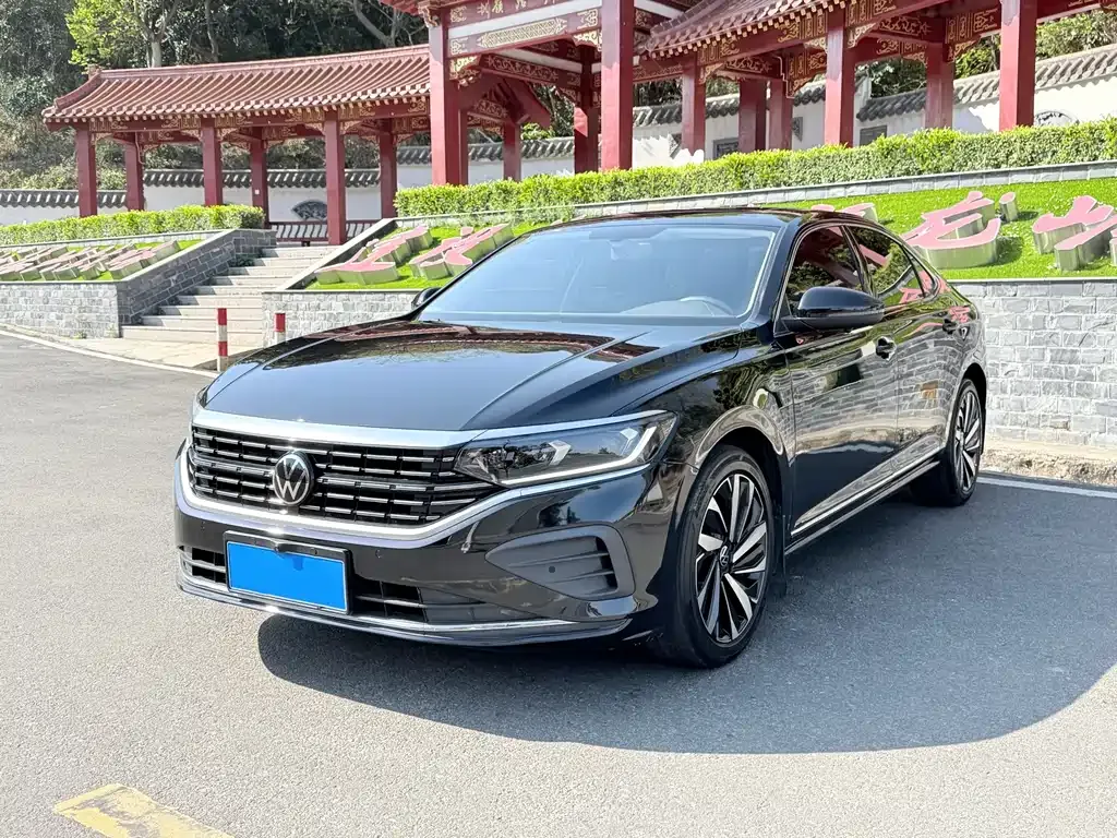 Volkswagen Passat — фото 1