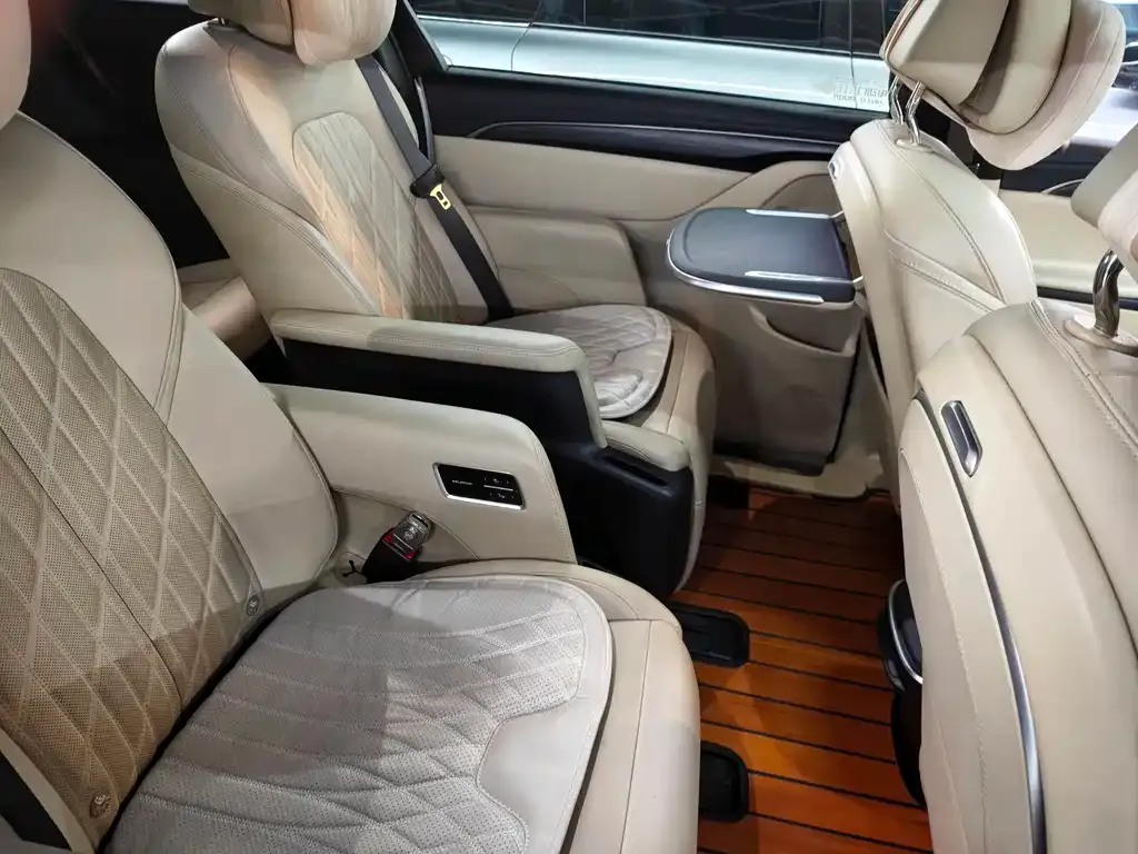Buick GL8 2023 из CN, фото 2