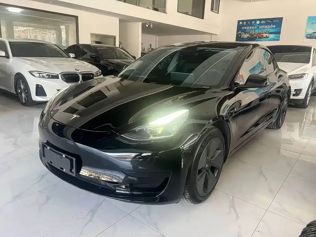 Tesla Model 3 — фото 1