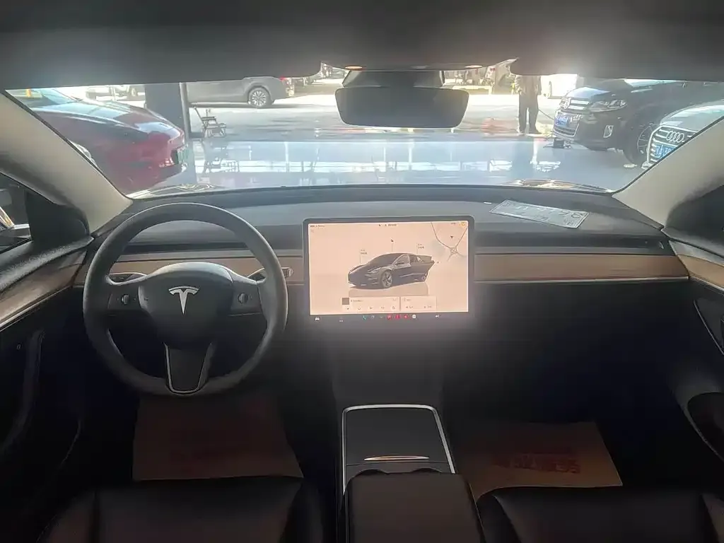 Tesla Model 3 — фото 6