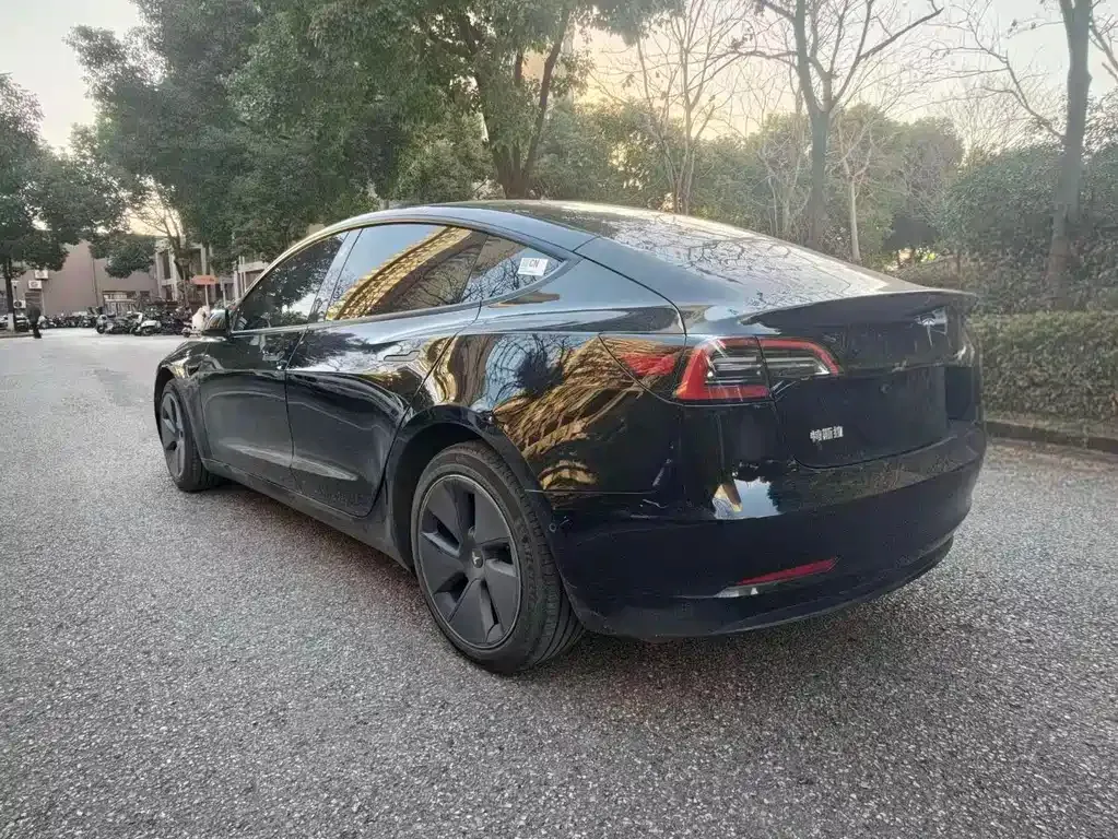 Tesla Model 3 — фото 5