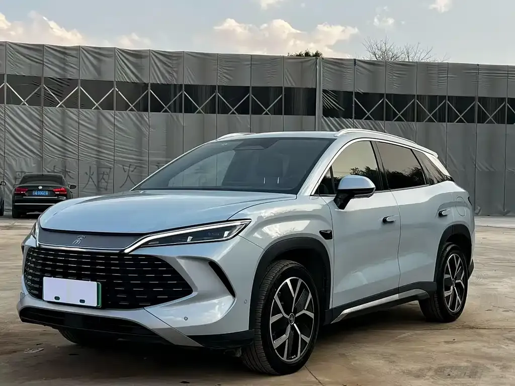 BYD L DM-i — фото 1