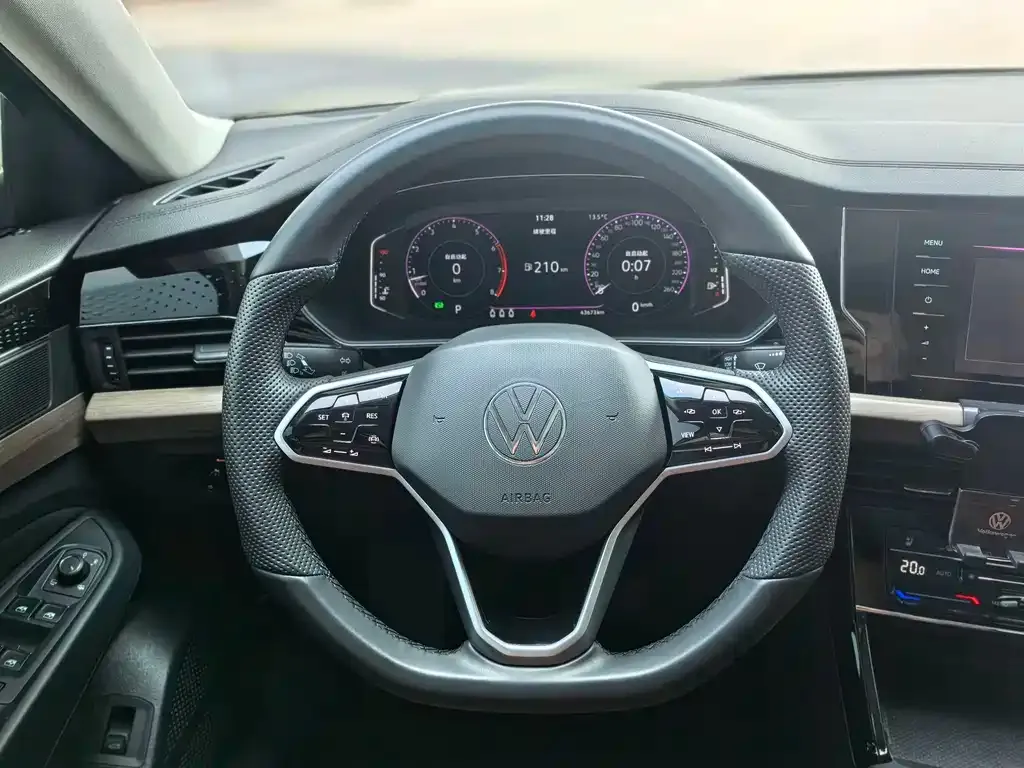 Volkswagen Passat — фото 7