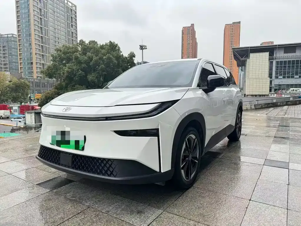 Toyota Platinum 3X 2025 из CN, фото 1