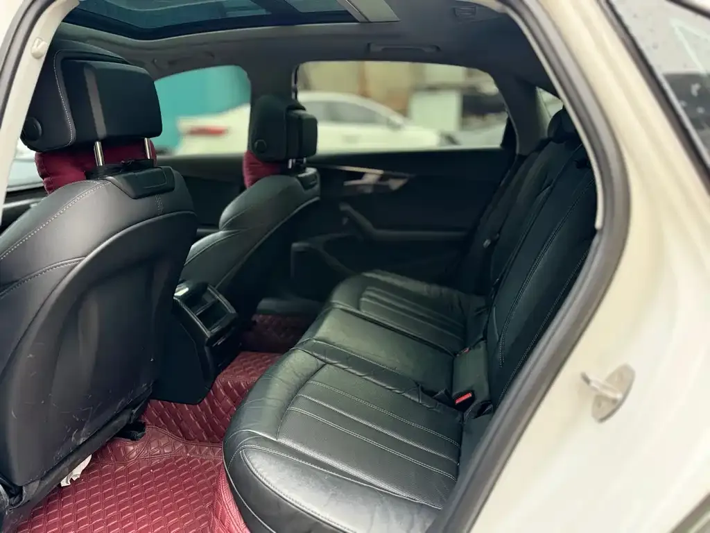 Audi A4L 2022 из CN, фото 2