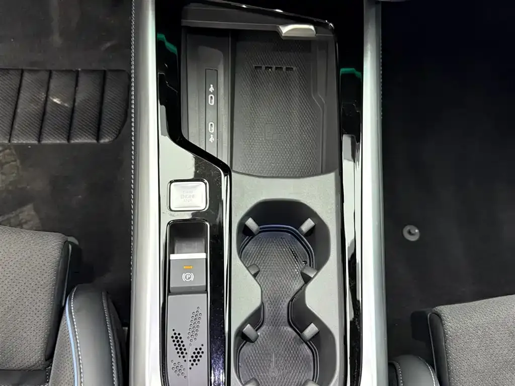 Volkswagen Passat 2024 из CN, фото 6