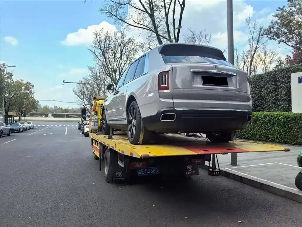 Rolls-Royce Cullinan 2024 из CN, фото 7
