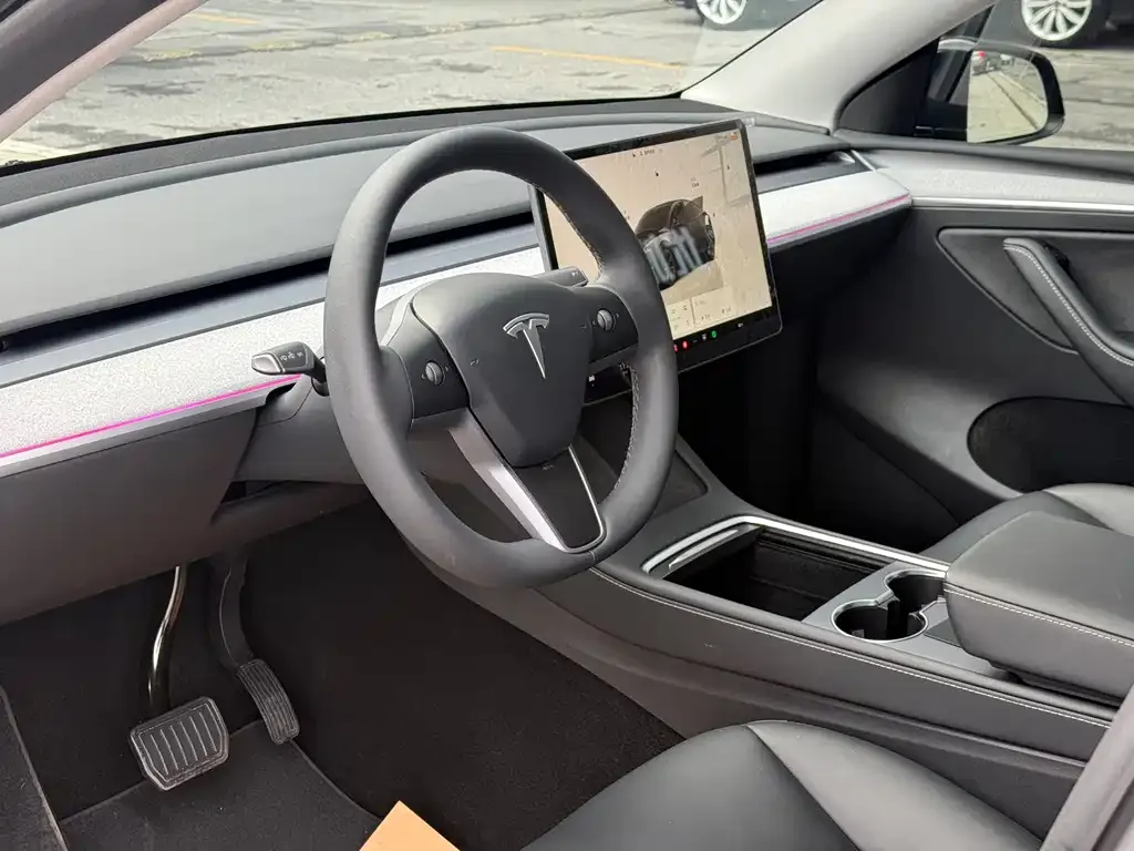 Tesla Model Y — фото 6