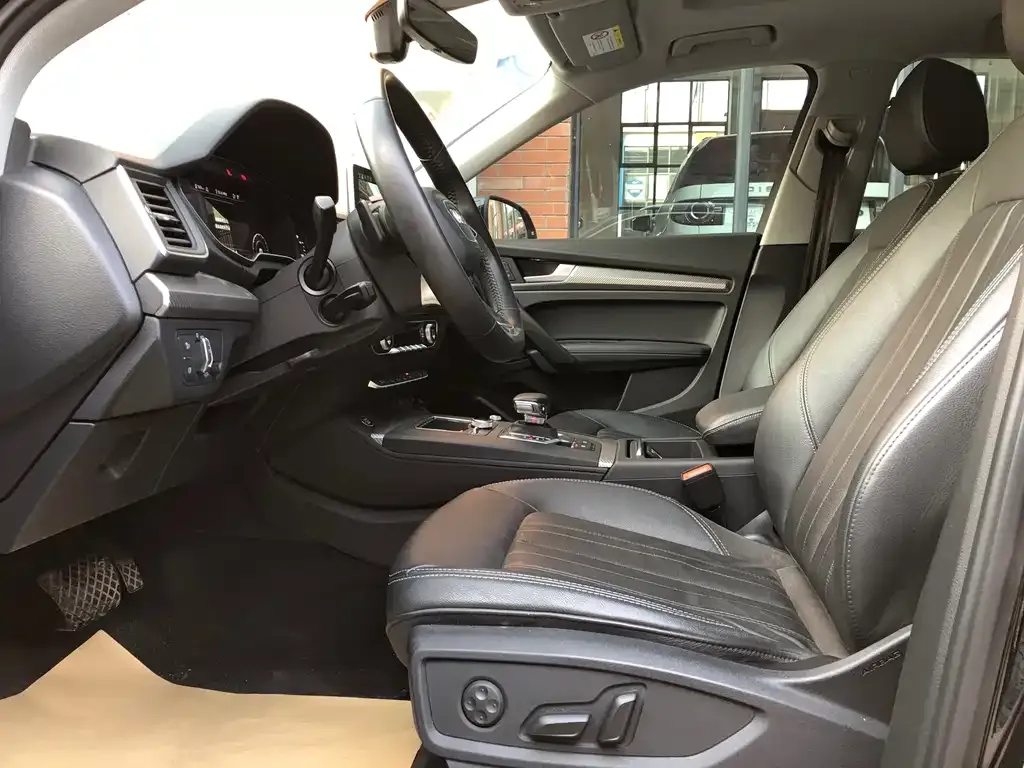 Audi Q5L 2021 из CN, фото 4