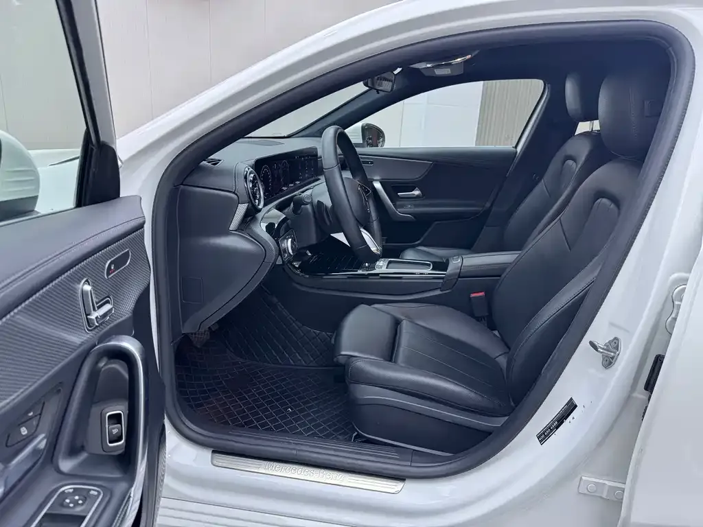Mercedes-Benz A-Class 2023 из CN, фото 4