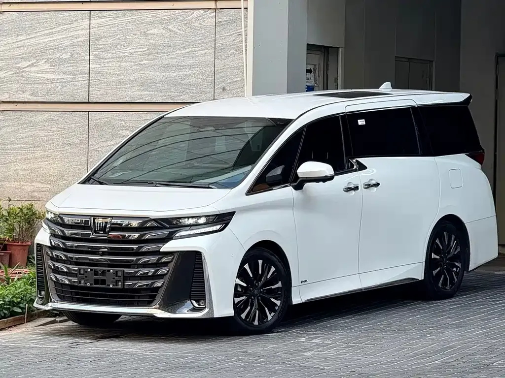 Toyota Vellfire — фото 1