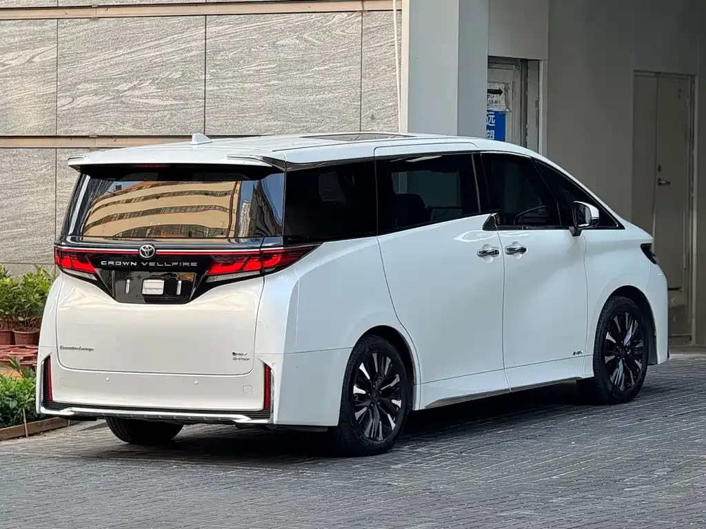 Toyota Vellfire — фото 6