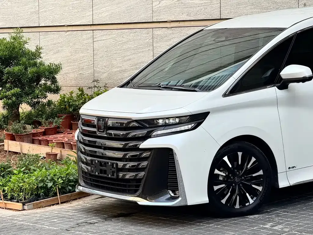 Toyota Vellfire — фото 10
