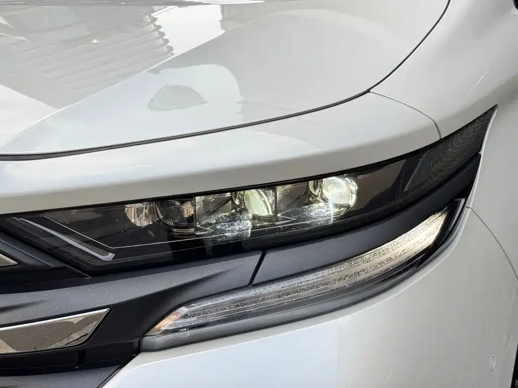 Toyota Vellfire — фото 2