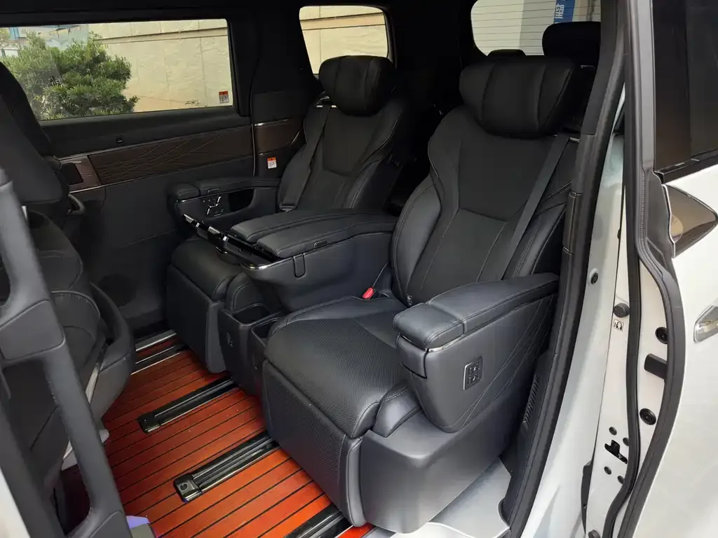 Toyota Vellfire — фото 9