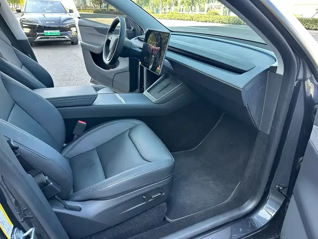Tesla Model Y — фото 5
