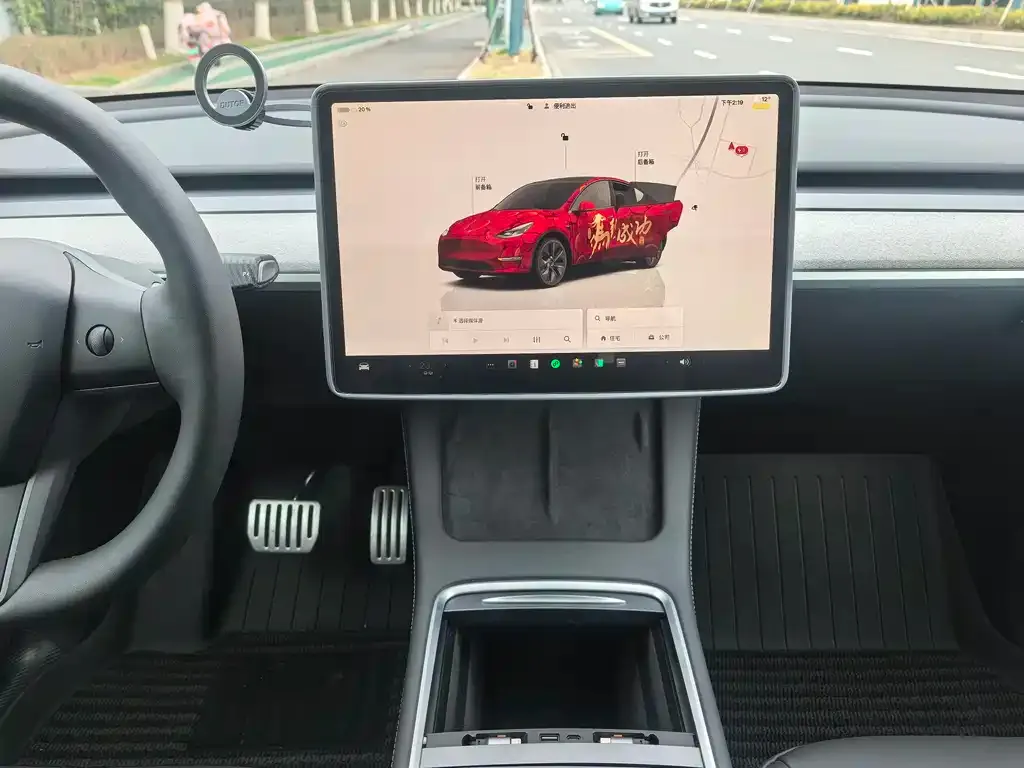 Tesla Model Y — фото 5