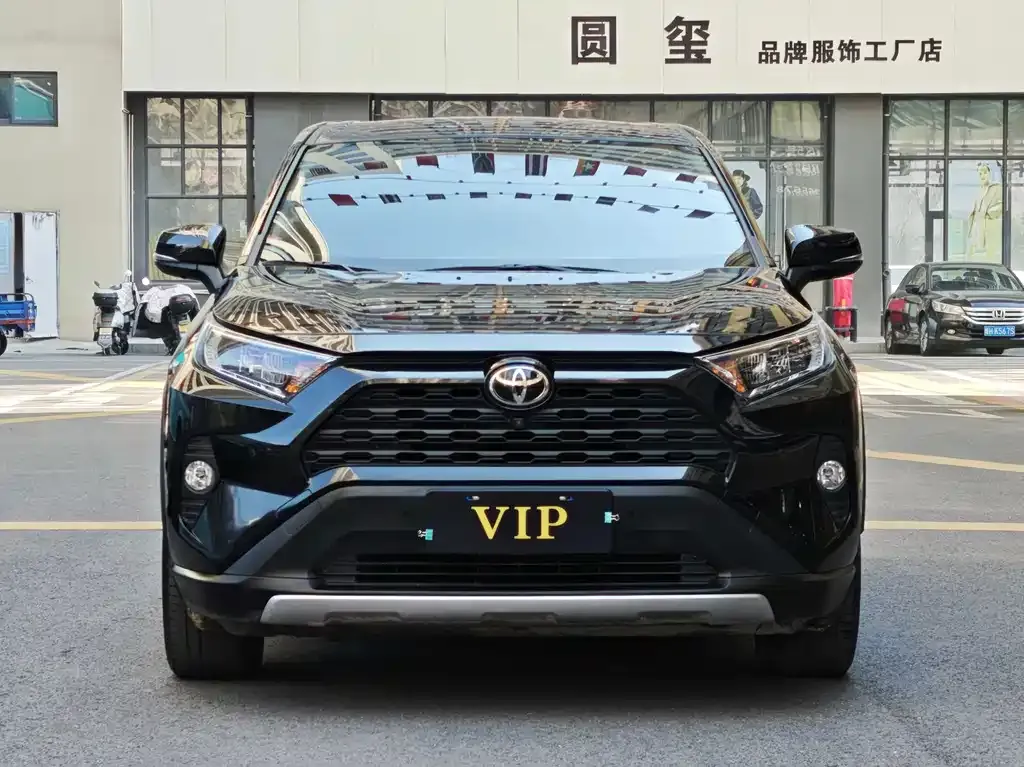 Toyota RAV4 — фото 7