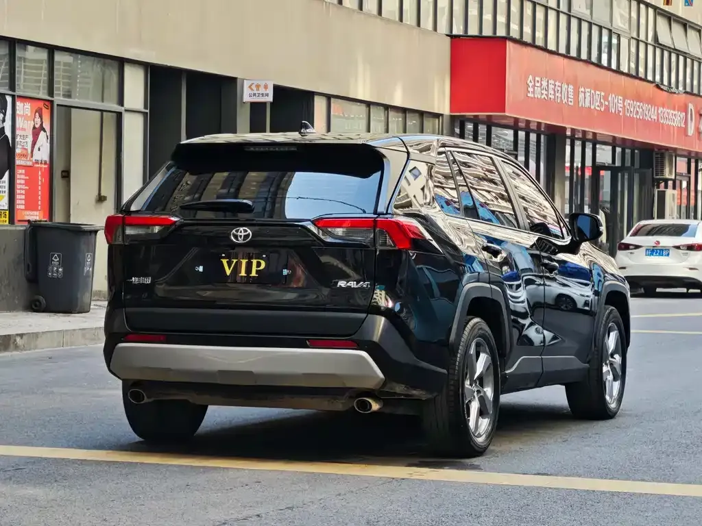 Toyota RAV4 — фото 4
